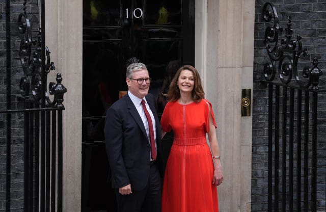 Newly elected Prime Minister Sir Keir Starmer and his wife Victoria outside No 10 Downing Street