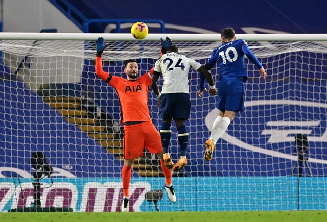 Tottenham's draw at Chelsea kept them top of the Premier League for the second weekend in a row