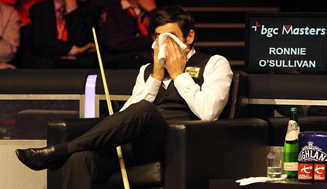 Ronnie O’Sullivan reacts with his head in towel