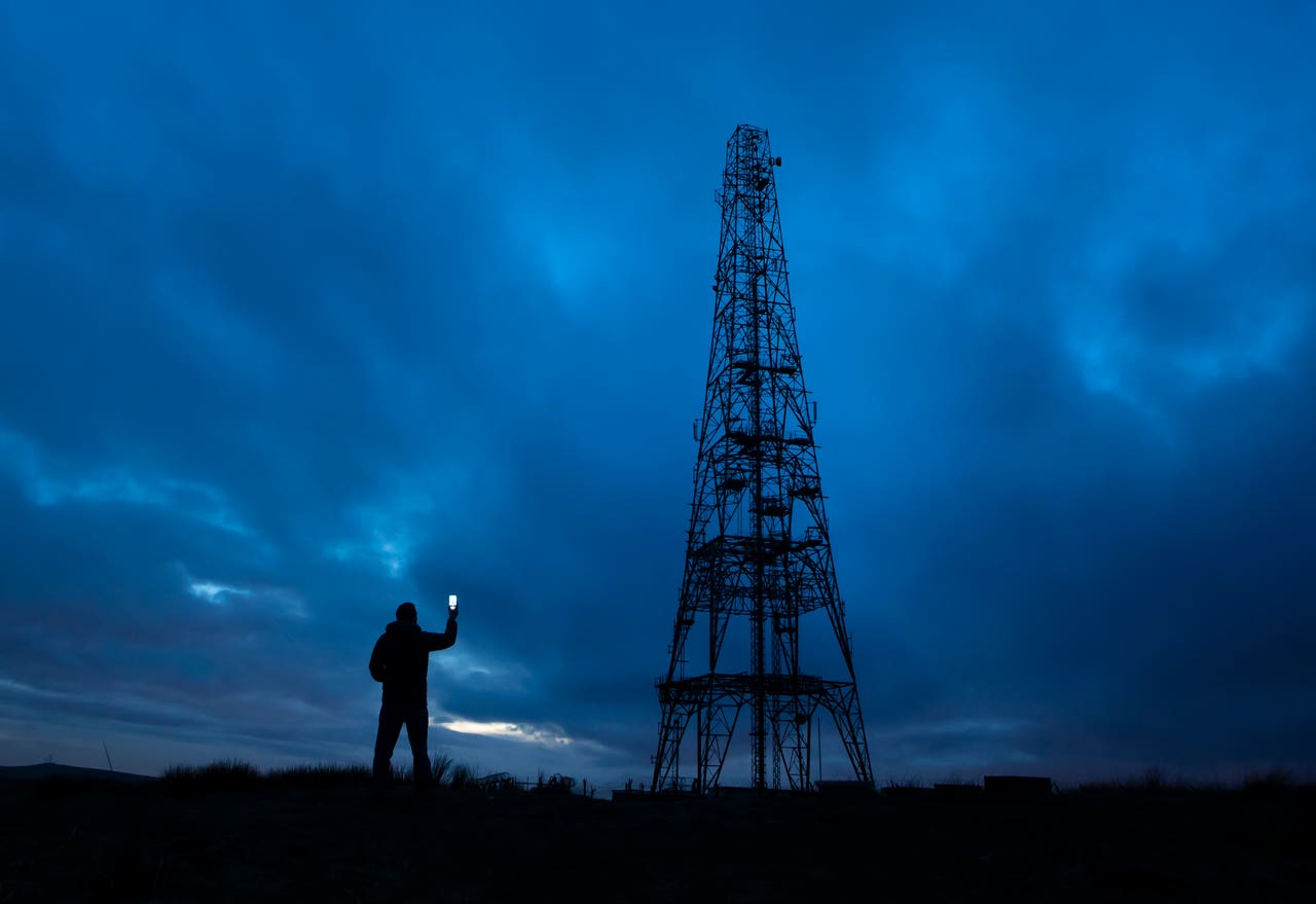 Government unveils plans to relax mast rules to end mobile signal blind