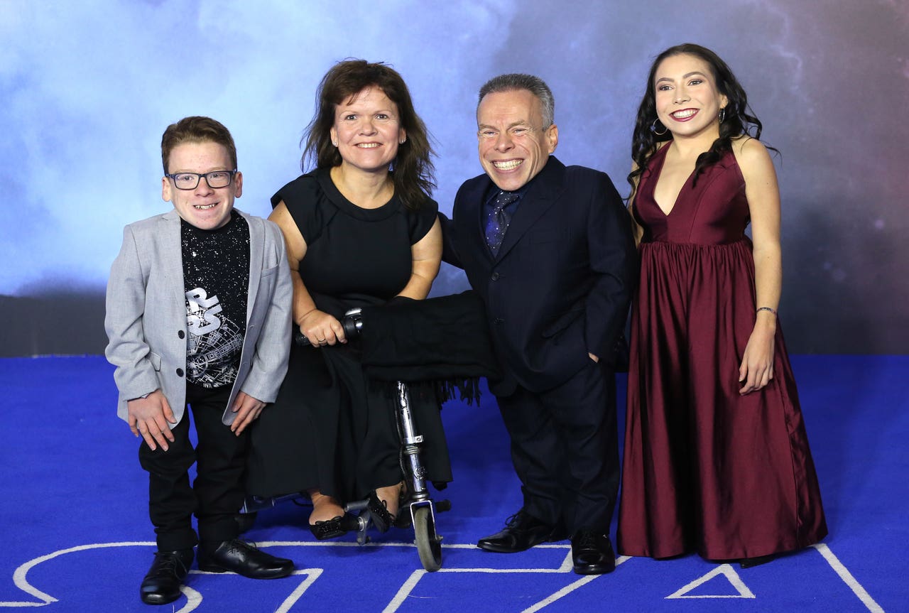 Actor Warwick Davis’s wife Samantha dies aged 53 | The Leader