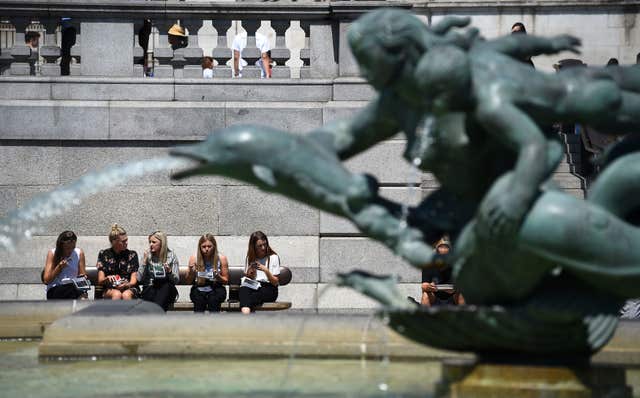 Workers eat their lunch in Trafalgar Squar