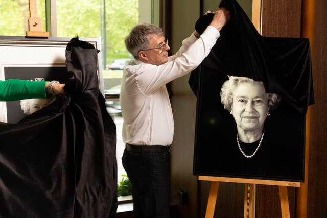 Rob Munday’s portrait of the Queen