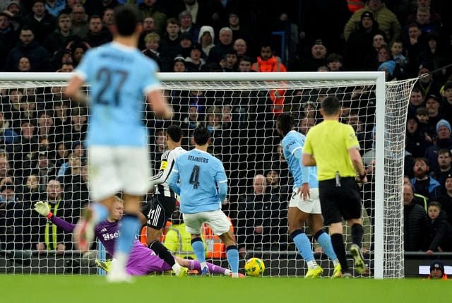 Tijjani Reijnders slots home City's third of the night