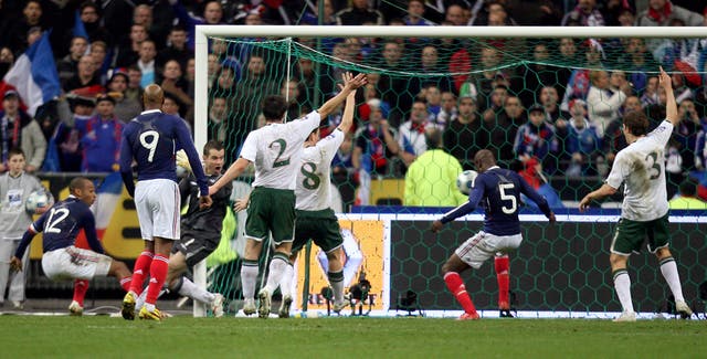 France's William Gallas (second right) scores after being set up by Thierry Henry (left) as the Republic of Ireland appeal in vain for handball