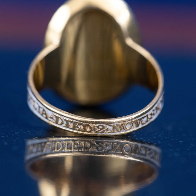 The royal mourning ring