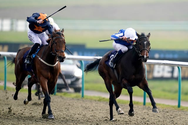 Queen of Zafeen (right) in action at Lingfield 