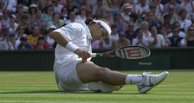 Roger Federer suffered a quarter-final exit at the hands of Tim Henman in 2001 