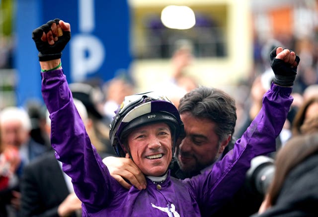 Frankie Dettori soaks up the applause