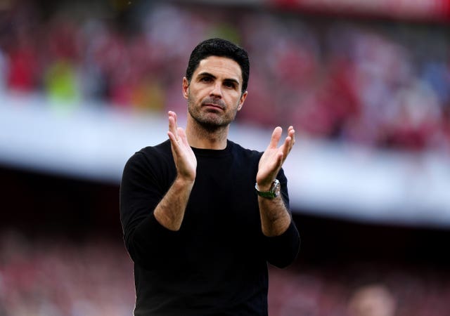 Arsenal manager Mikel Arteta applauds