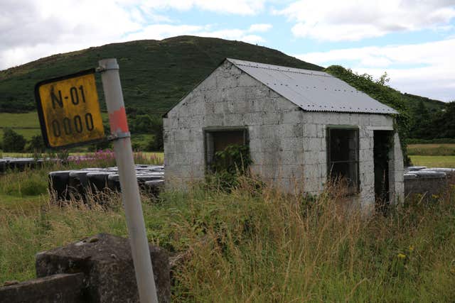 An abandoned border guard hut on the northern side of the Irish border (Niall Carson/PA)