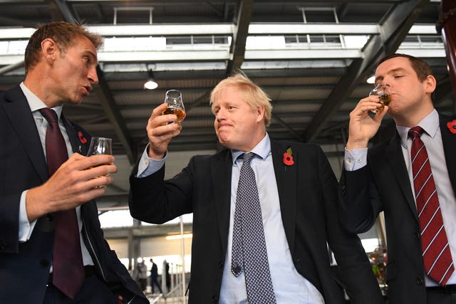 Boris Johnson and Douglas Ross drinking whisky