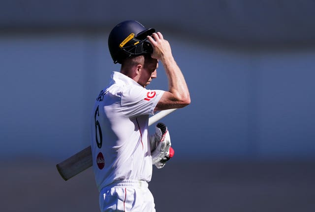 Zak Crawley walks off after being dismissed by Nathan Lyon 