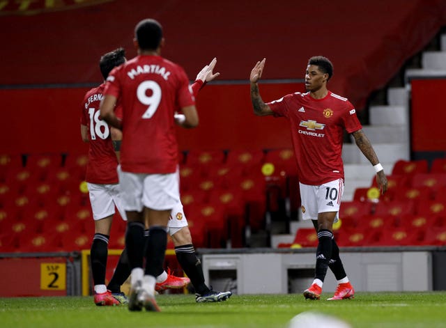 Marcus Rashford merayakan gol pembuka Manchester United pada hari Minggu