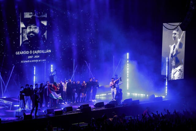 Moglai Bap pays tribute to his father Gearoid O Caireallain at the SSE Arena in Belfast