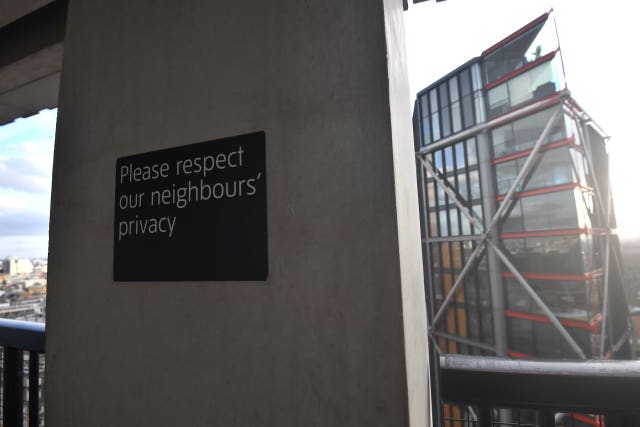 A sign from the viewing platform at Tate Modern (left) asks visitors to respect their neighbours’ privacy