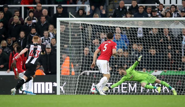 Newcastle teenager Matty Longstaff hits debut winner against Manchester United