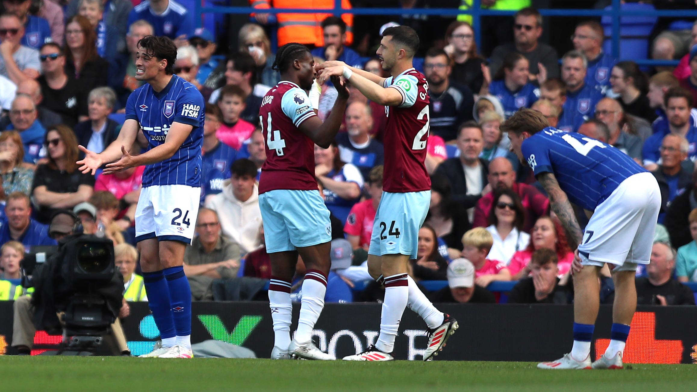 West Ham United’s Mohammed Kudus (centre left) celebrates his goal (PA)