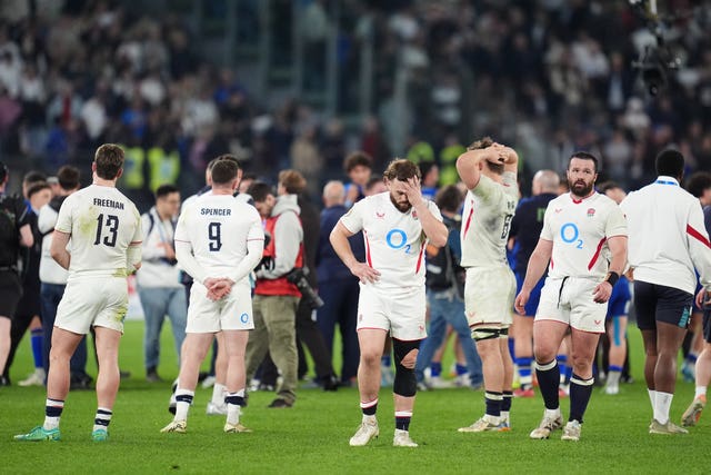 England players look despondent