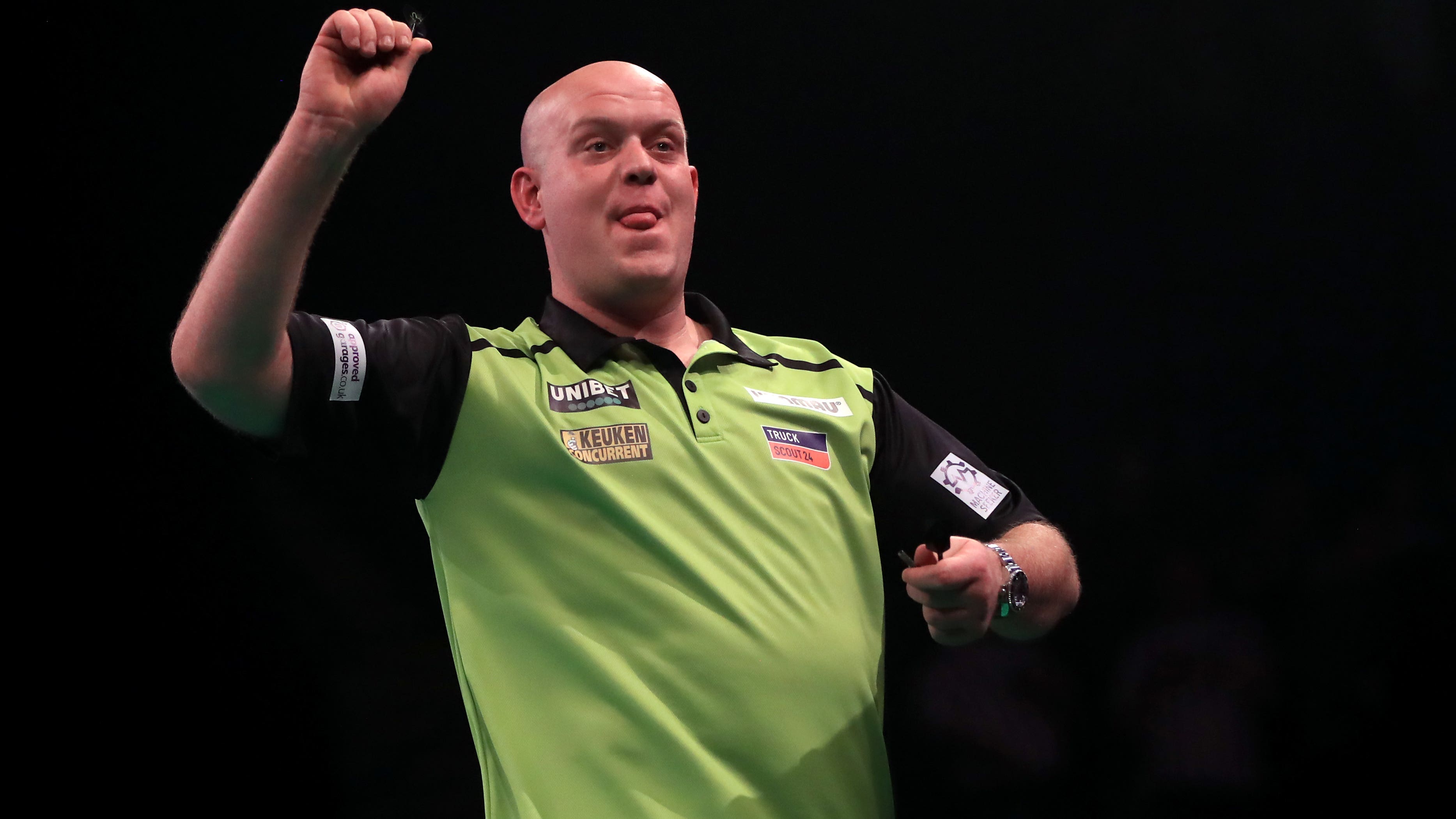 Michael Van Gerwen fights back to secure first title of 2020 | BT Sport