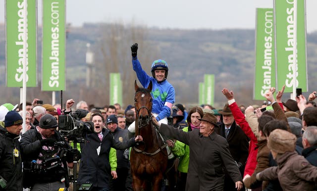 Hurricane Fly regained his Champion Hurdle crown in 2013 