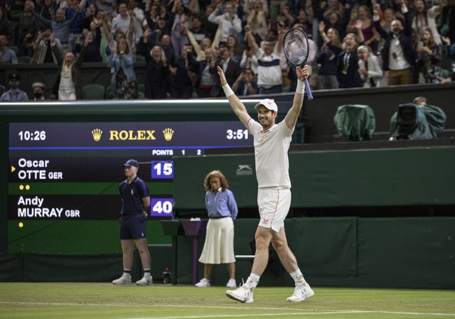 Andy Murray celebrates his victory with his arms aloft