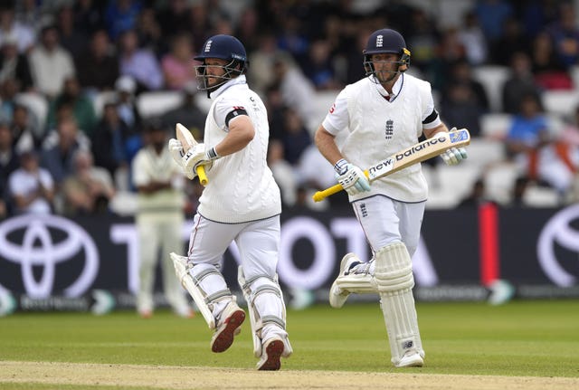 Ben Duckett (left) and Joe Root (right) running between the wickets against India.