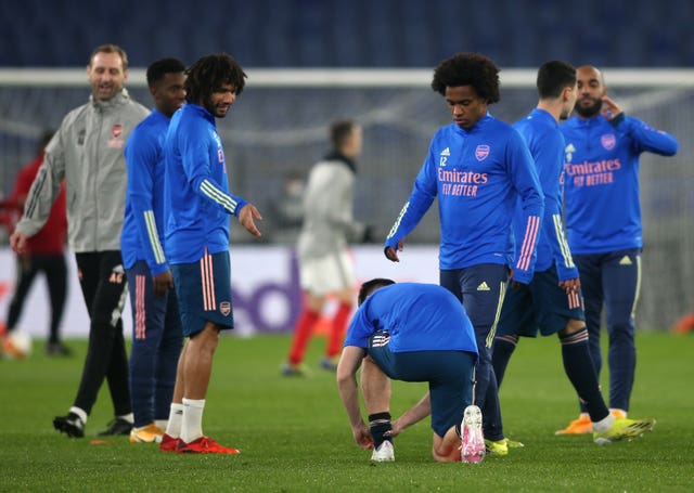 Willian warming up before the Europa League game against Benfica