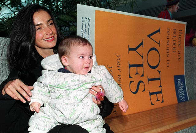 Yes Supporters in Divorce Referendum