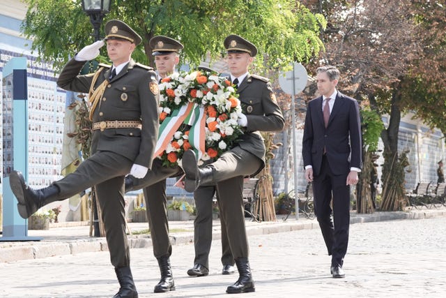 Taoiseach Simon Harris lays a wreath at the memorial in Maidan Nezalezhnosti square