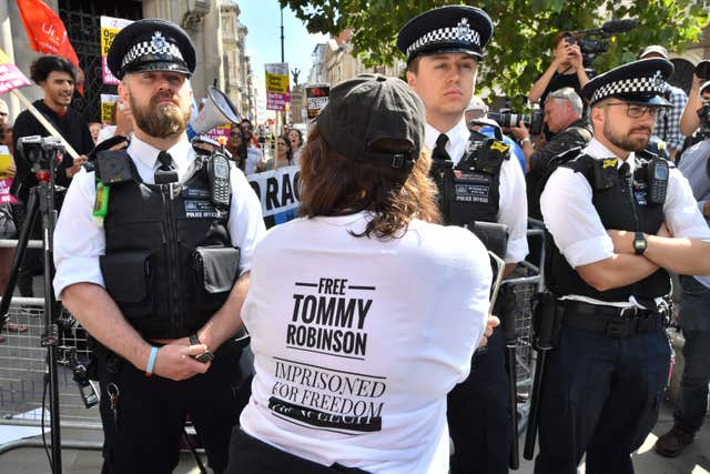 Scenes outside the court