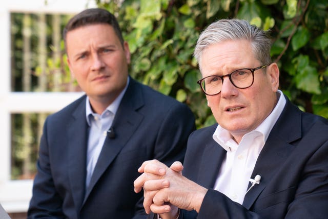 Wes Streeting, left, seated with Sir Keir Starmer