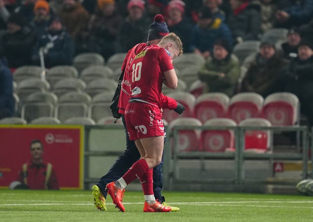 Scarlets’ Sam Costelow goes off injured