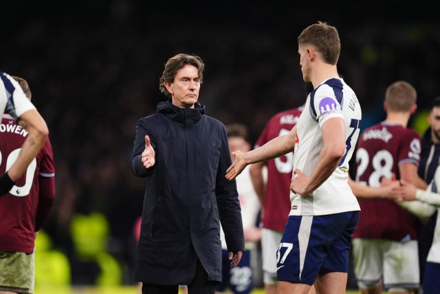 Tottenham manager Thomas Frank shakes hands with Micky van de Ven 