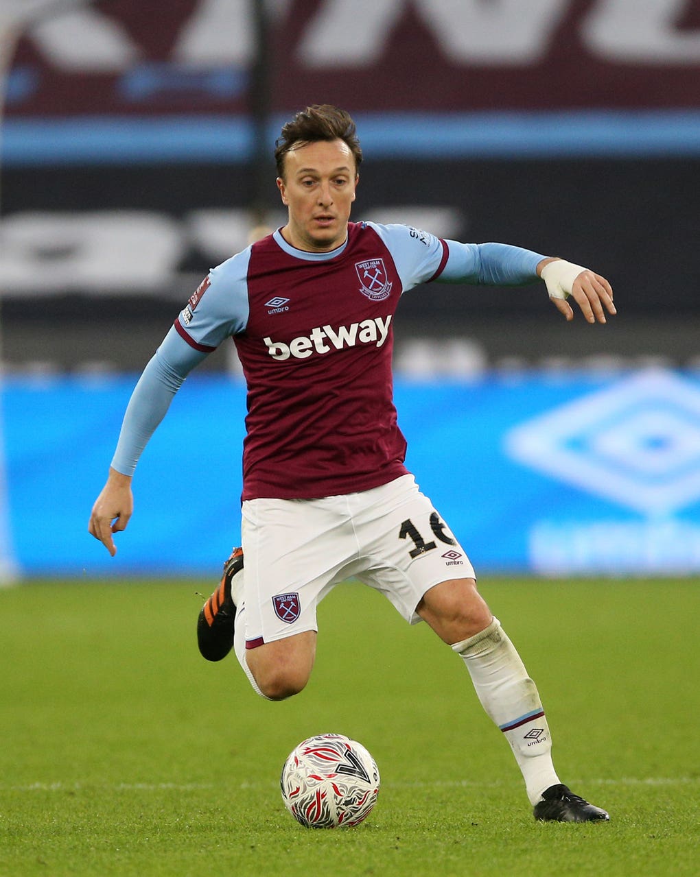 Mark Noble – Biểu Tượng của Sự Trung Thành và Đam Mê trong Bóng Đá Anh