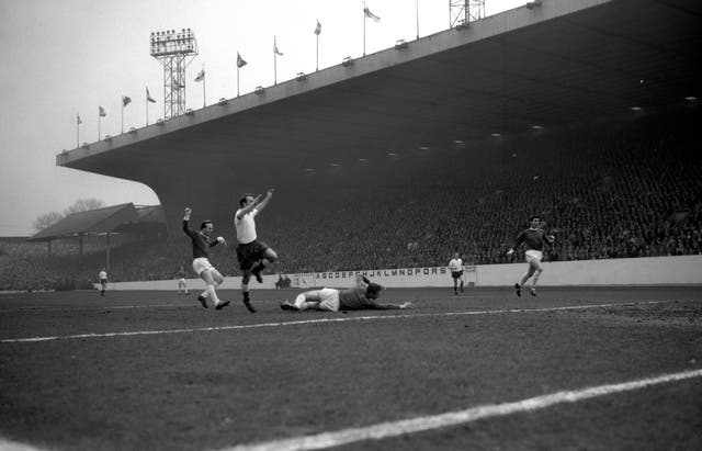 Jimmy Greaves scores in the 1962 FA Cup semi-final as Tottenham go on to win the cup 