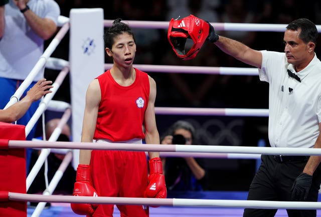 Lin Yu Ting in the centre of the ring