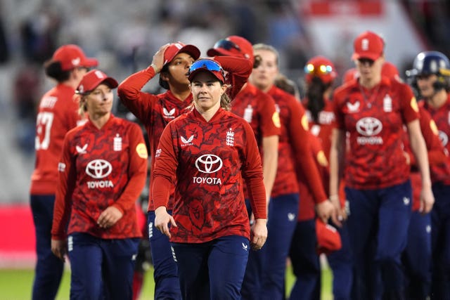 England players walk off