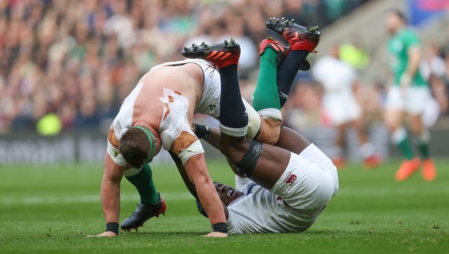 Maro Itoje and CJ Stander tussle at Twickenham