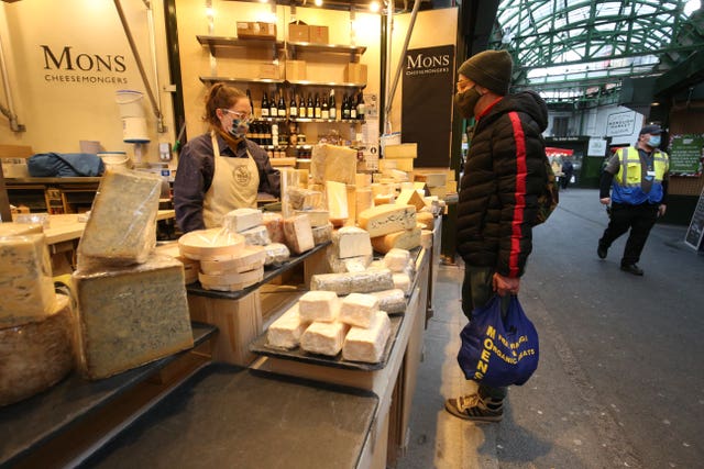 Borough Market continues with face masks