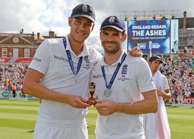 Stuart Broad, left, and Jimmy Anderson celebrate with the Ashes urn at the Oval after England’s series victory over Australia in 2015