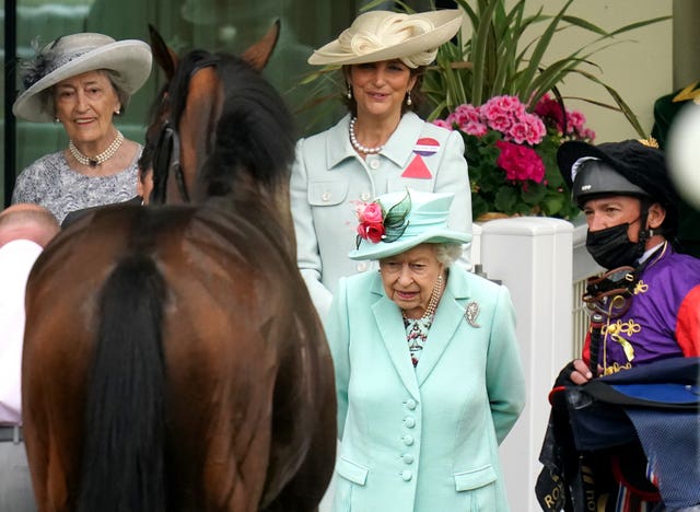 Queen Elizabeth II with Frankie Dettori and Reach For The Moon at Royal Ascot