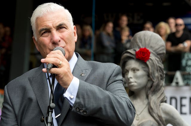 Amy Winehouse statue unveiled – London