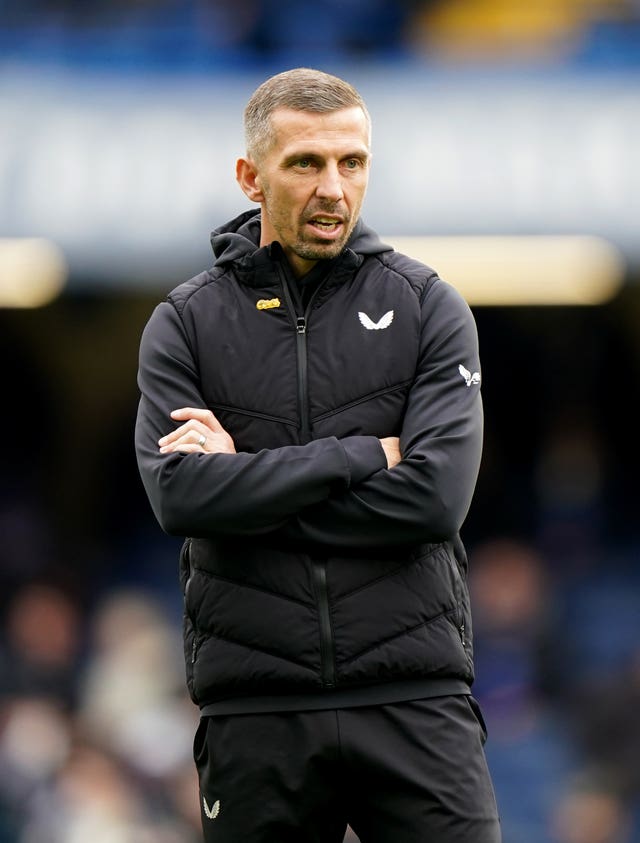 Wolves manager Gary O'Neil stands with his arms folded