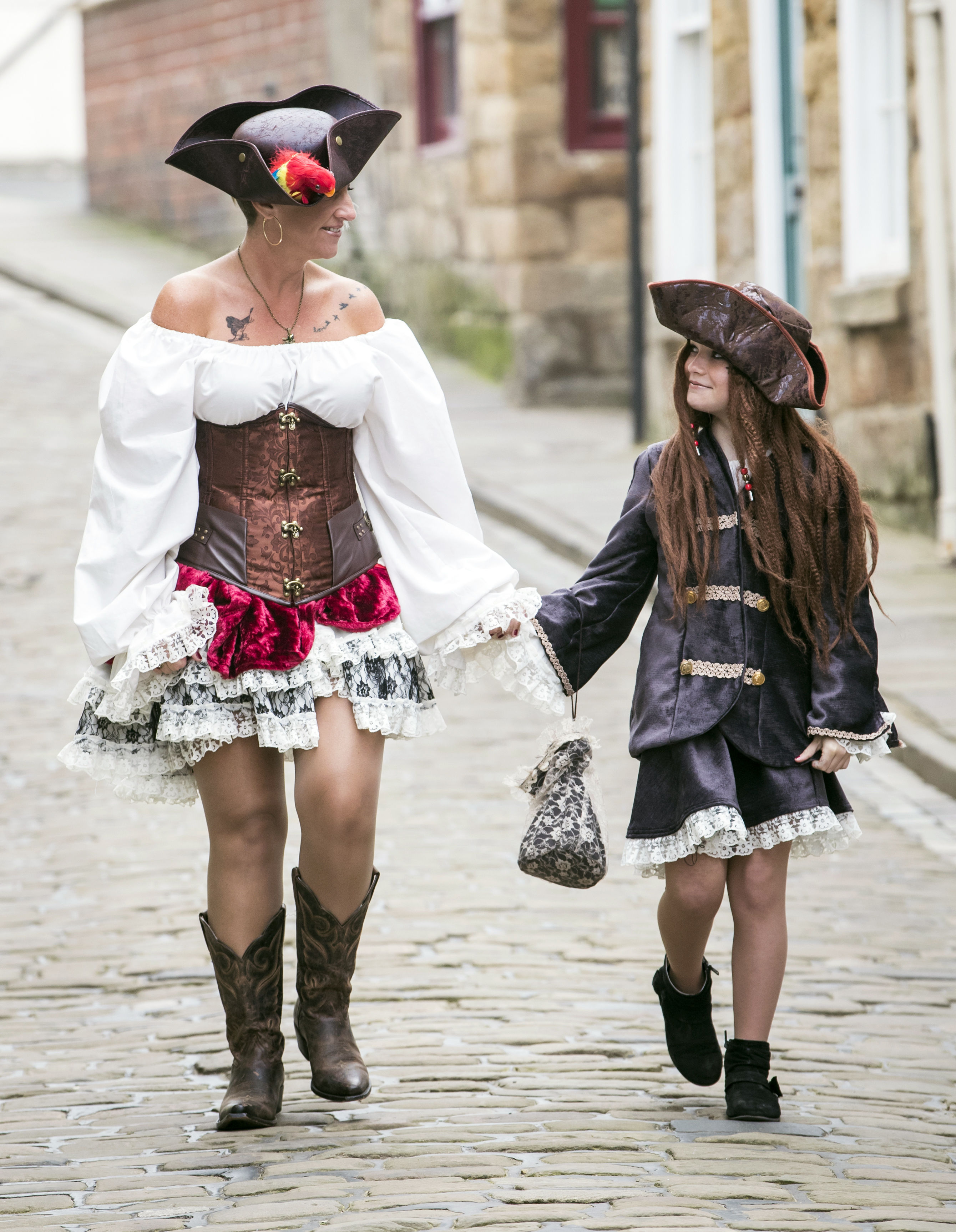 In Pictures: Vampires And Steam Punks Stalk Streets Of Whitby At Goth ...