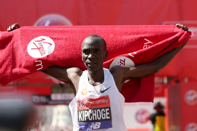 Kipchoge celebrates winning his third London Marathon title