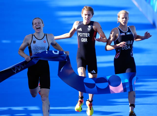 Britain's Beth Potter, middle, battles Taylor Knibb, right, for silver behind Laura Lindemann