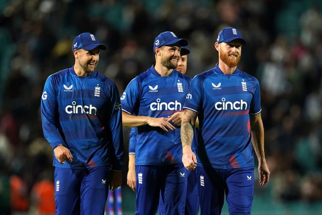 England players celebrate their victory