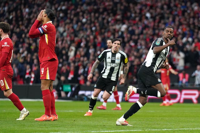 Alexander Isak celebrates as Virgil van Dijk covers his face