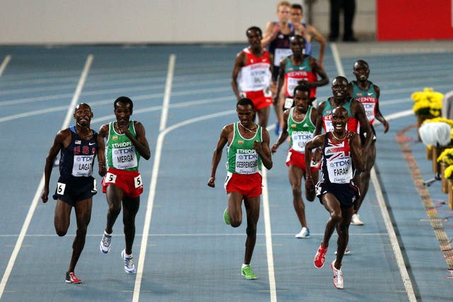 Farah holds on in a sprint finish to win the 5,000 metres in Daegu
